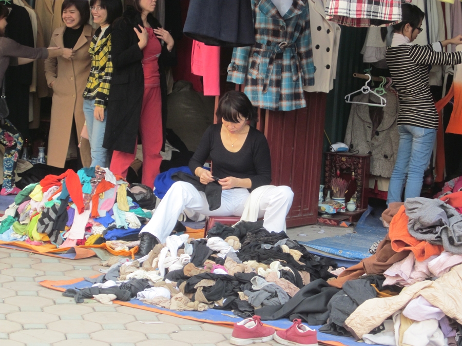Các chợ đầu mối hàng thùng tại Hà Nội