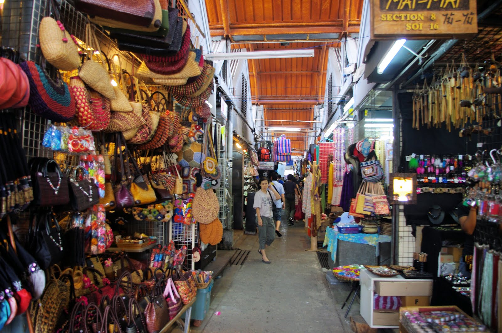 kinh-nghiem-di-cho-Chatuchak-danh-hang-Thai-Lan-10