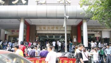 Kinh-nghiem-di-cho-13-Quang-Chau-lay-hang-quan-ao-9