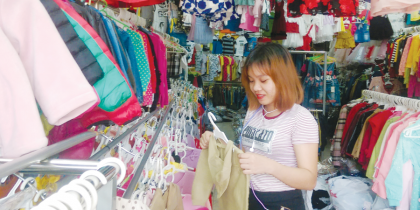 Cách trang trí shop quần áo trẻ em thành công