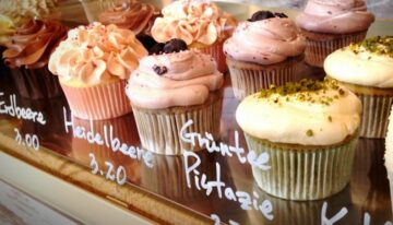 co-rat-nhieu-tam-guong-da-thanh-cong-bang-viec-kinh-doanh-banh-ngot-online